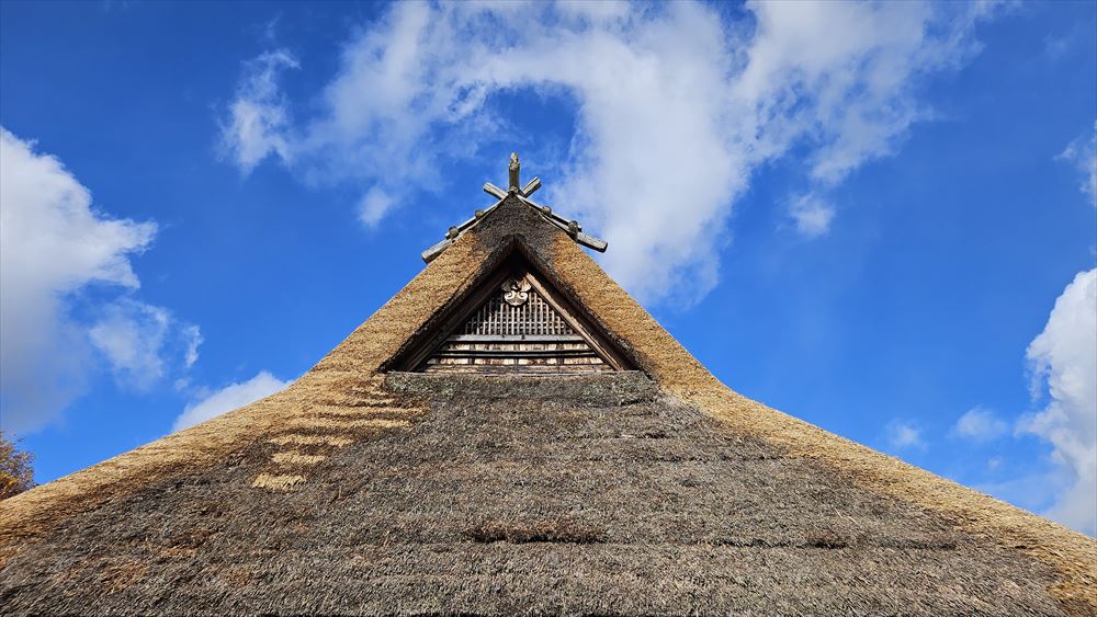 京都京北の古民家一棟貸し：徳平庵・本館 茅葺き屋根の葺き替えが終わりました！